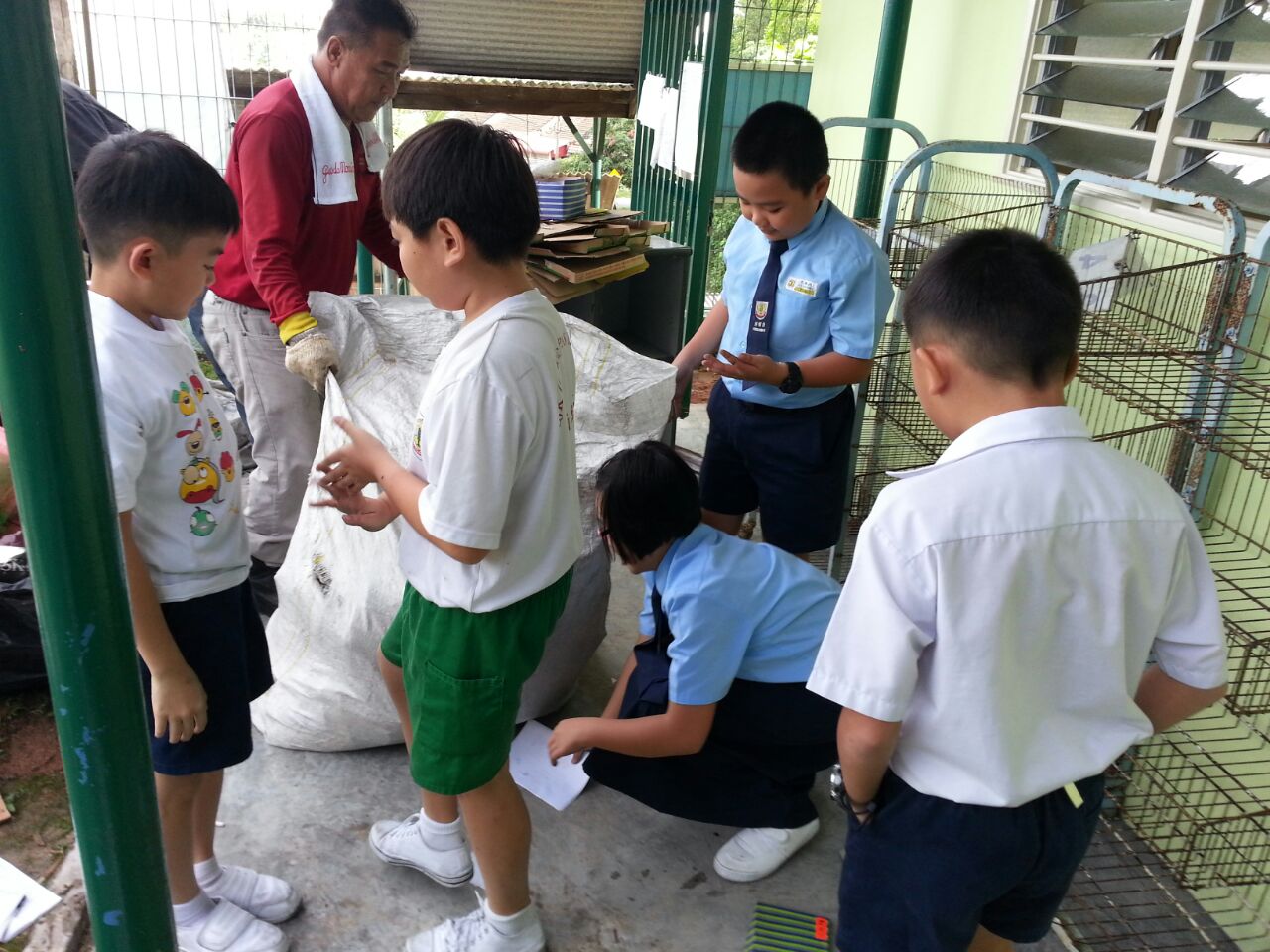 Yellow Bin kitar semula pakaian school textile recycling event at SJK(C) Kempas Baru, Johor