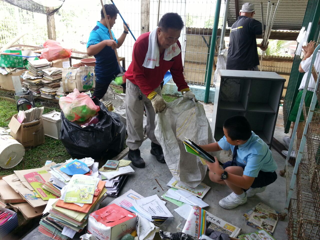 Yellow Bin kitar semula pakaian school textile recycling event at SJK(C) Kempas Baru, Johor