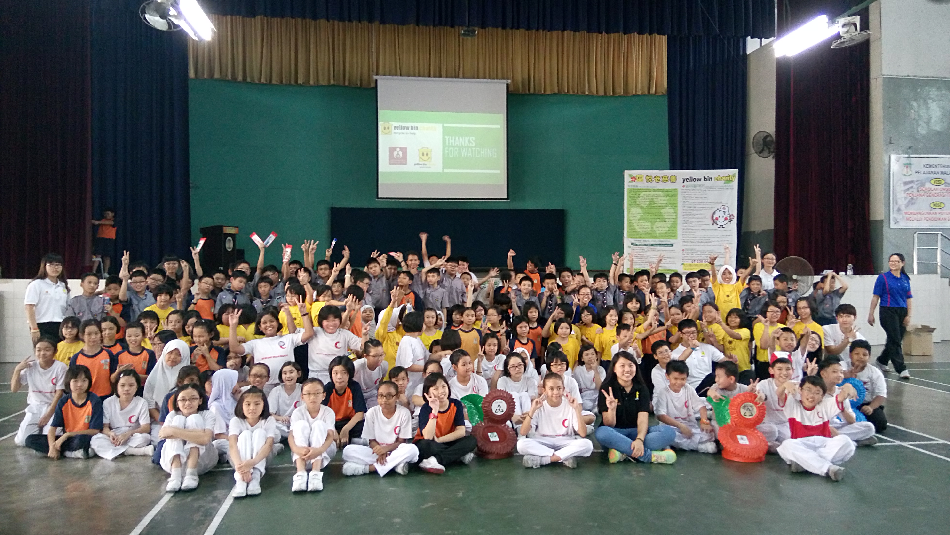 Yellow Bin recycle clothes drive at SJK(C) Foon Yew 3 school, Johor Bahru