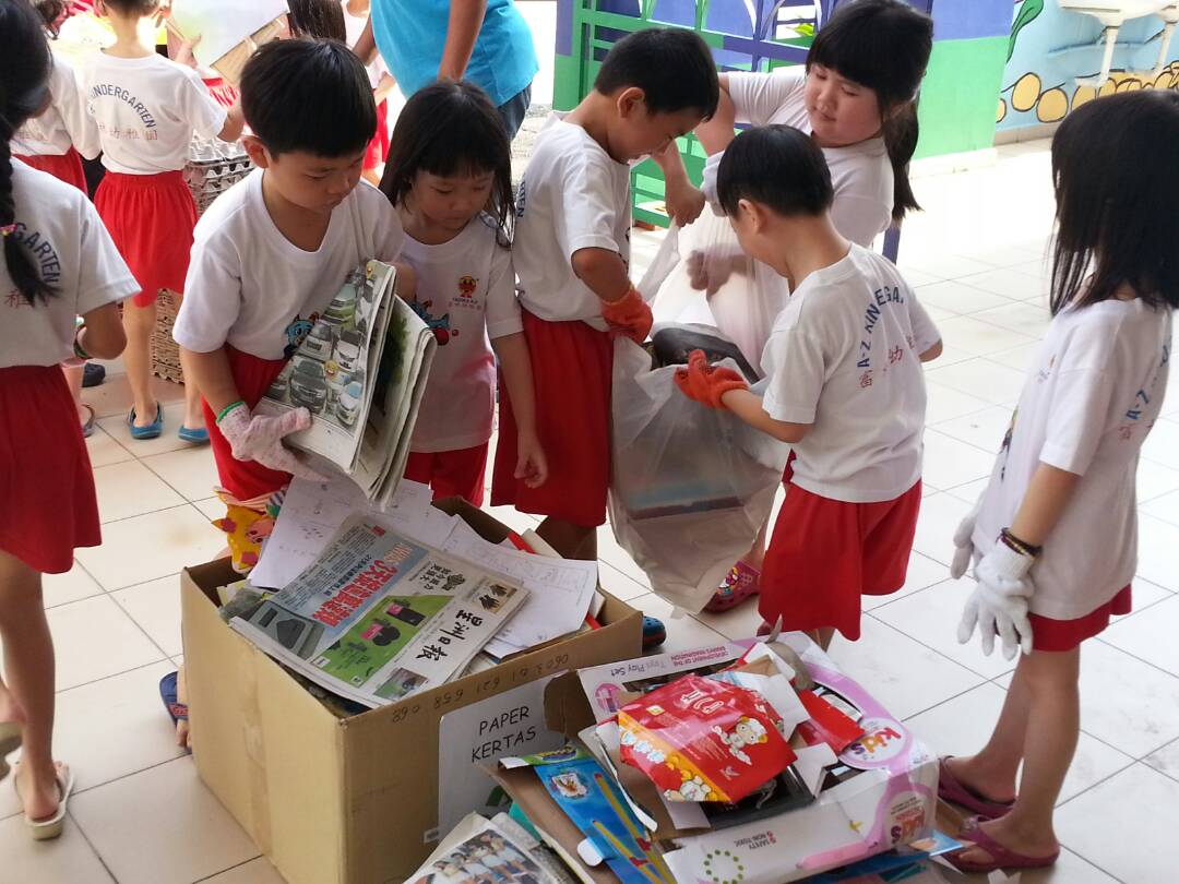 Yellow Bin kitar semula pakaian textile recycling event at A-Z Kindergarten, Johor
