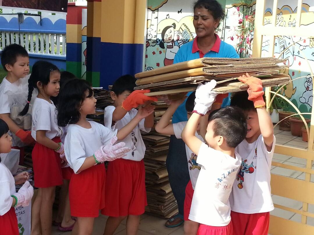 Yellow Bin kitar semula pakaian textile recycling event at A-Z Kindergarten, Johor