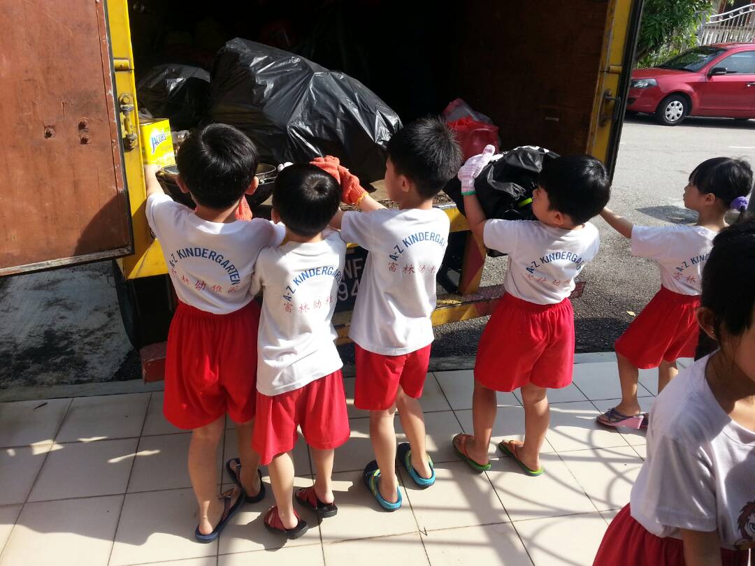 Yellow Bin kitar semula pakaian textile recycling event at A-Z Kindergarten, Johor