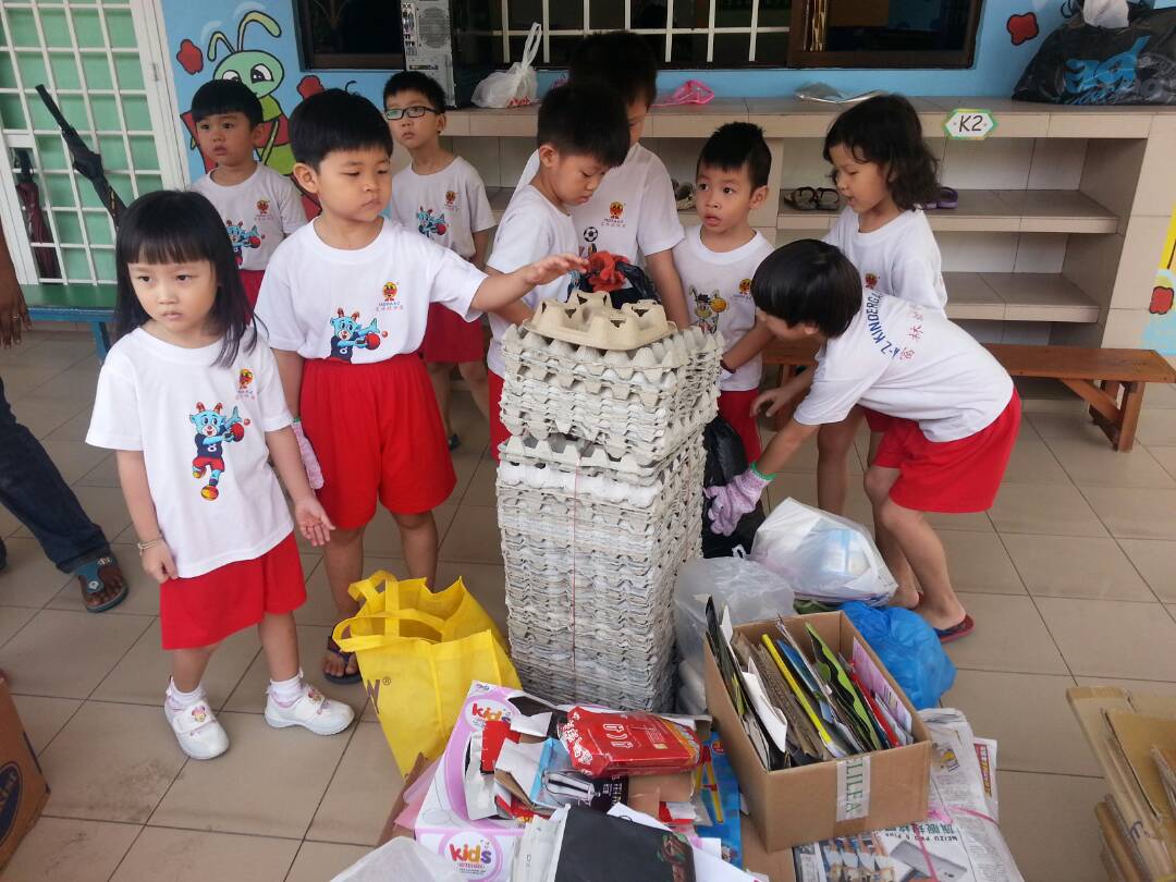 Yellow Bin kitar semula pakaian textile recycling event at A-Z Kindergarten, Johor